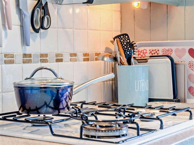 Cottage in South Wales, Vacation Rental in Bridgend, Wales, Bridgend