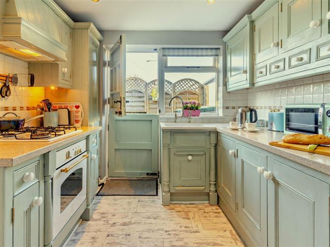 Cottage in South Wales, Vacation Rental in Bridgend, Wales, Bridgend