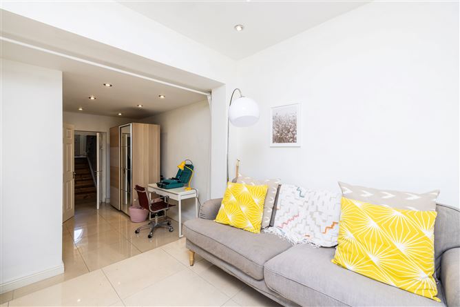 https://photos-a.propertyimages.ie/media/1/1/9/4927911/a19ff42e-cd69-4579-9fe5-0643bb6c88b8_l.jpg
