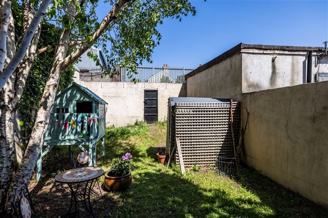 https://photos-a.propertyimages.ie/media/1/1/9/4927911/a19ff42e-cd69-4579-9fe5-0643bb6c88b8_l.jpg