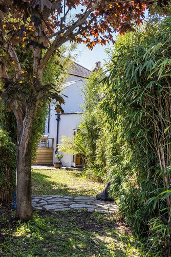 https://photos-a.propertyimages.ie/media/1/1/9/4927911/a19ff42e-cd69-4579-9fe5-0643bb6c88b8_l.jpg