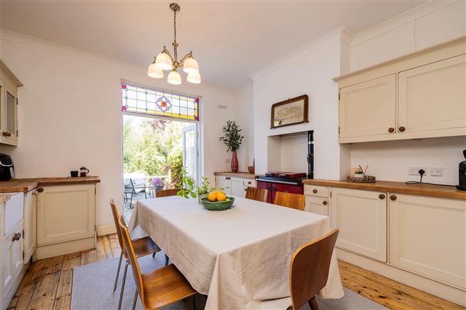 https://photos-a.propertyimages.ie/media/1/1/9/4927911/a19ff42e-cd69-4579-9fe5-0643bb6c88b8_l.jpg