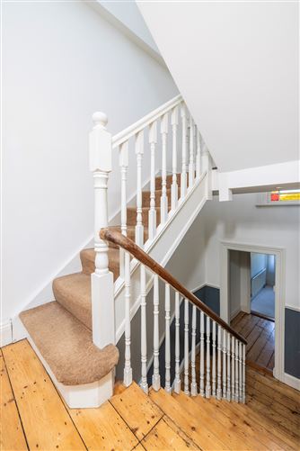 https://photos-a.propertyimages.ie/media/1/1/9/4927911/a19ff42e-cd69-4579-9fe5-0643bb6c88b8_l.jpg