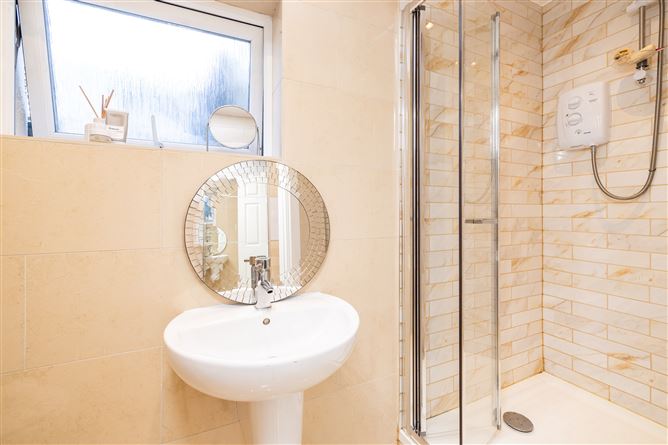 https://photos-a.propertyimages.ie/media/1/1/9/4927911/a19ff42e-cd69-4579-9fe5-0643bb6c88b8_l.jpg