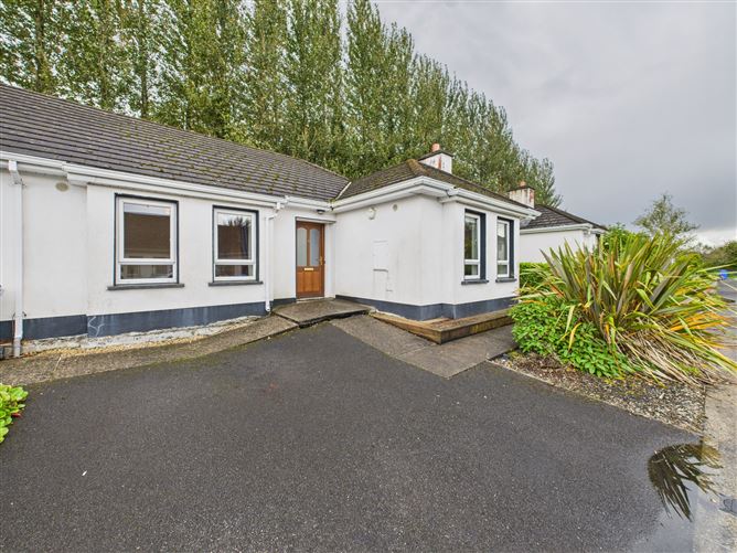 4 Oakwood Village, Ballaghaderreen, Co. Roscommon