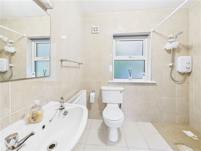 4 Oakwood Village, Ballaghaderreen, Co. Roscommon