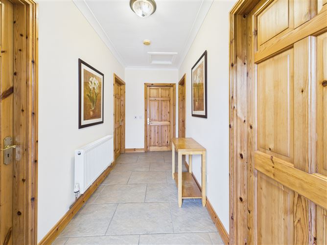 4 Oakwood Village, Ballaghaderreen, Co. Roscommon