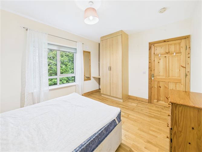 4 Oakwood Village, Ballaghaderreen, Co. Roscommon