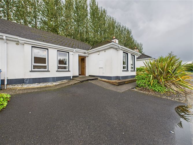 4 Oakwood Village, Ballaghaderreen, Co. Roscommon
