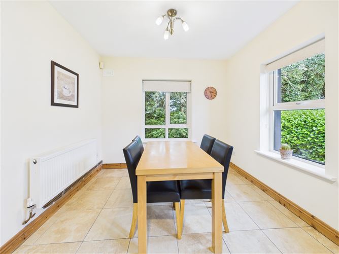 4 Oakwood Village, Ballaghaderreen, Co. Roscommon