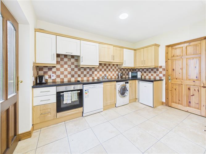 4 Oakwood Village, Ballaghaderreen, Co. Roscommon