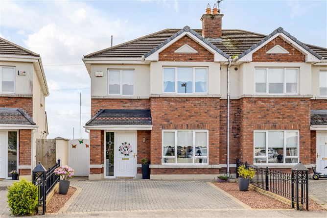 27 Newcastle Woods Crescent, Enfield, Meath