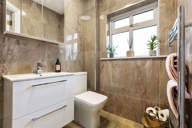 35 Elton Court, Sandycove, Co. Dublin