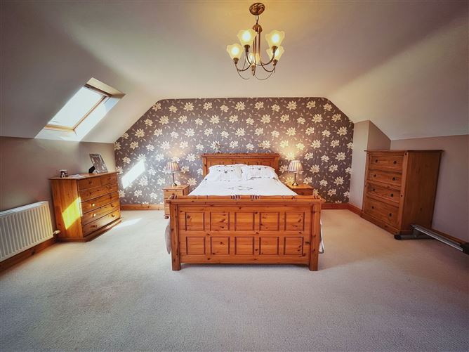 https://photos-a.propertyimages.ie/media/1/2/0/4922021/898e46d7-0bbc-47bd-88c9-43462a62dba3_l.jpg