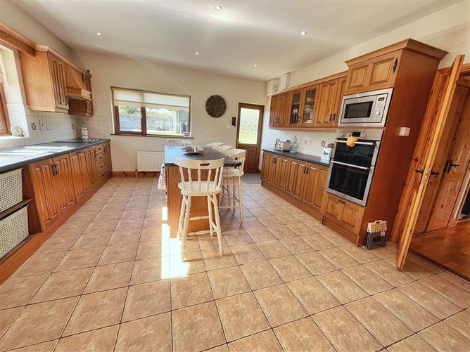 https://photos-a.propertyimages.ie/media/1/2/0/4922021/898e46d7-0bbc-47bd-88c9-43462a62dba3_l.jpg