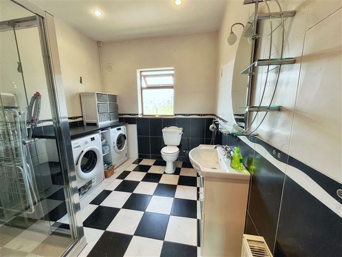 https://photos-a.propertyimages.ie/media/1/2/0/4922021/898e46d7-0bbc-47bd-88c9-43462a62dba3_l.jpg