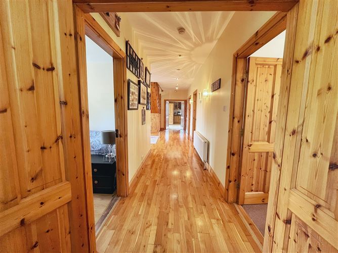https://photos-a.propertyimages.ie/media/1/2/0/4922021/898e46d7-0bbc-47bd-88c9-43462a62dba3_l.jpg