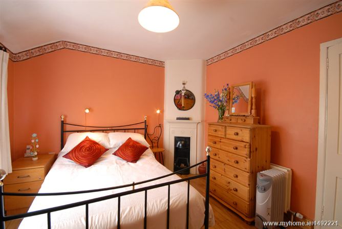 Photo 8 of 17 — 76 COLLINS AVENUE, Beaumont, Dublin 9