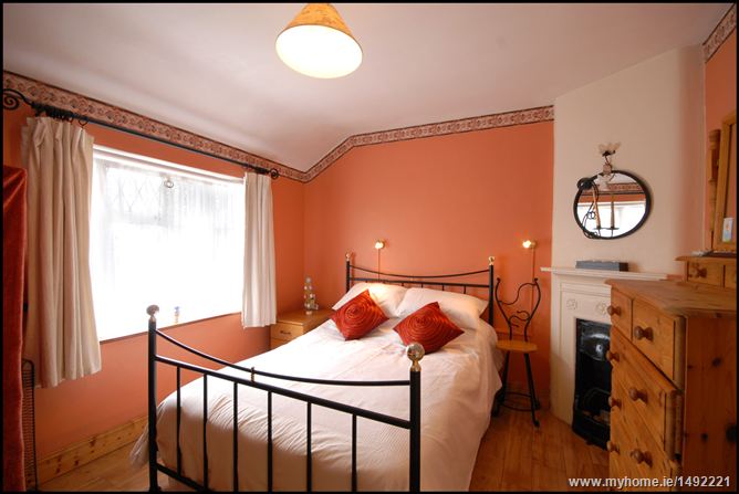 Photo 9 of 17 — 76 COLLINS AVENUE, Beaumont, Dublin 9