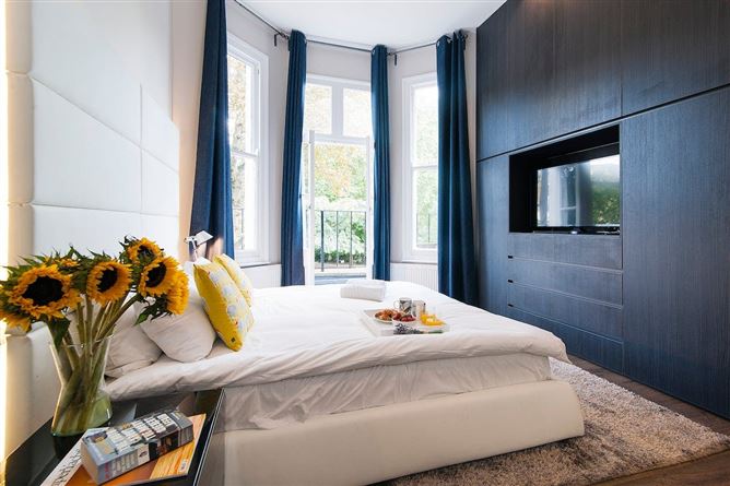 Holding Court,London,Greater London,United Kingdom