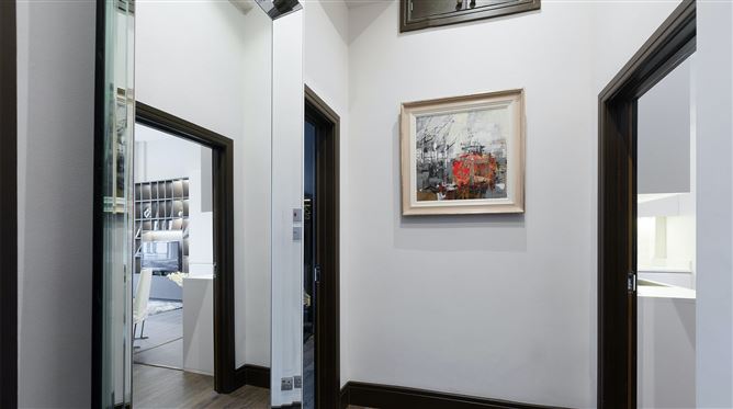 Holding Court,London,Greater London,United Kingdom