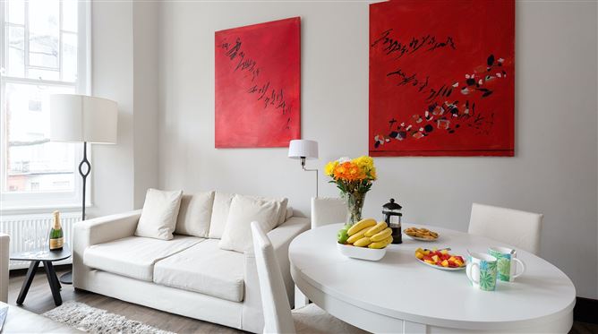 Holding Court,London,Greater London,United Kingdom