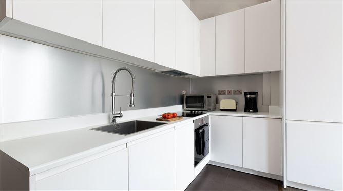Holding Court,London,Greater London,United Kingdom