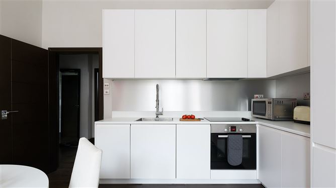 Holding Court,London,Greater London,United Kingdom