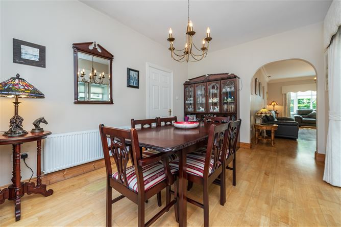 https://photos-a.propertyimages.ie/media/1/2/2/5003221/2b5263bb-1e75-4dfd-aa9f-b16e52139c39_l.jpg