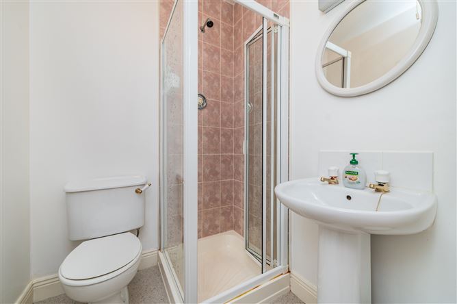 https://photos-a.propertyimages.ie/media/1/2/2/5003221/2b5263bb-1e75-4dfd-aa9f-b16e52139c39_l.jpg