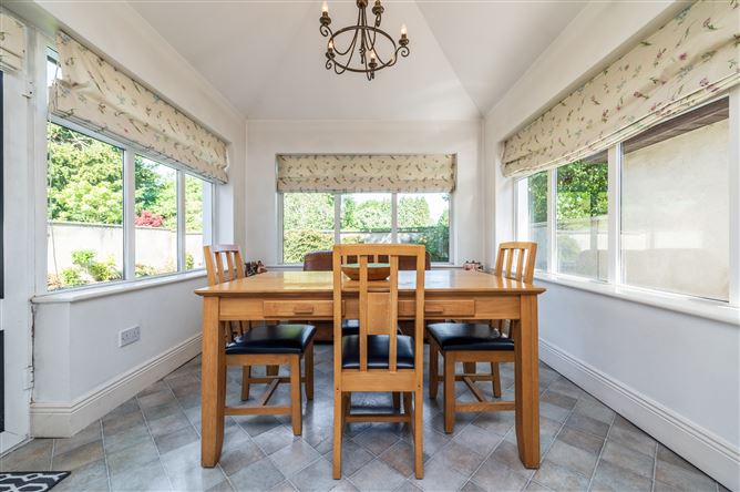 https://photos-a.propertyimages.ie/media/1/2/2/5003221/2b5263bb-1e75-4dfd-aa9f-b16e52139c39_l.jpg