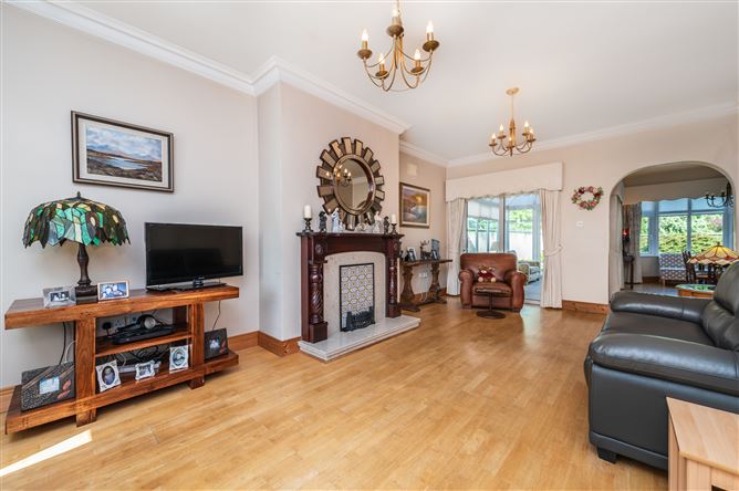 https://photos-a.propertyimages.ie/media/1/2/2/5003221/2b5263bb-1e75-4dfd-aa9f-b16e52139c39_l.jpg