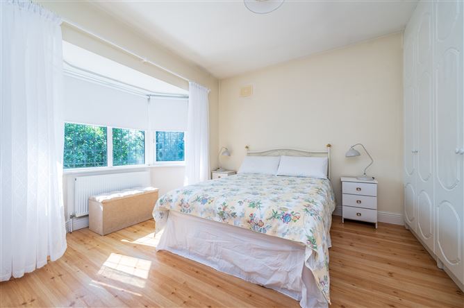 https://photos-a.propertyimages.ie/media/1/2/2/5003221/2b5263bb-1e75-4dfd-aa9f-b16e52139c39_l.jpg