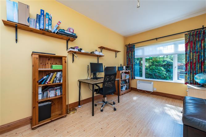 https://photos-a.propertyimages.ie/media/1/2/2/5003221/2b5263bb-1e75-4dfd-aa9f-b16e52139c39_l.jpg