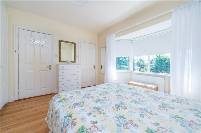 https://photos-a.propertyimages.ie/media/1/2/2/5003221/2b5263bb-1e75-4dfd-aa9f-b16e52139c39_l.jpg