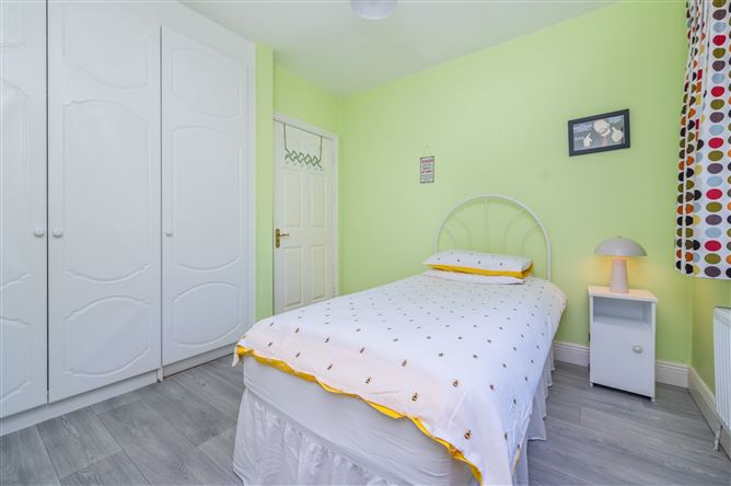 https://photos-a.propertyimages.ie/media/1/2/2/5003221/2b5263bb-1e75-4dfd-aa9f-b16e52139c39_l.jpg