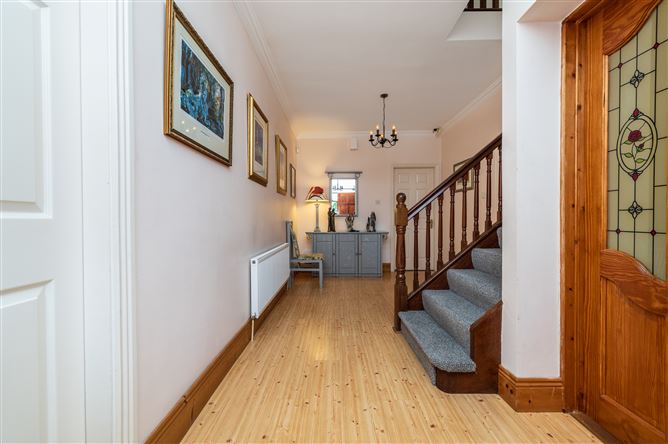 https://photos-a.propertyimages.ie/media/1/2/2/5003221/2b5263bb-1e75-4dfd-aa9f-b16e52139c39_l.jpg