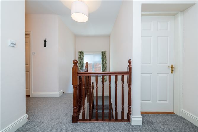 https://photos-a.propertyimages.ie/media/1/2/2/5003221/2b5263bb-1e75-4dfd-aa9f-b16e52139c39_l.jpg