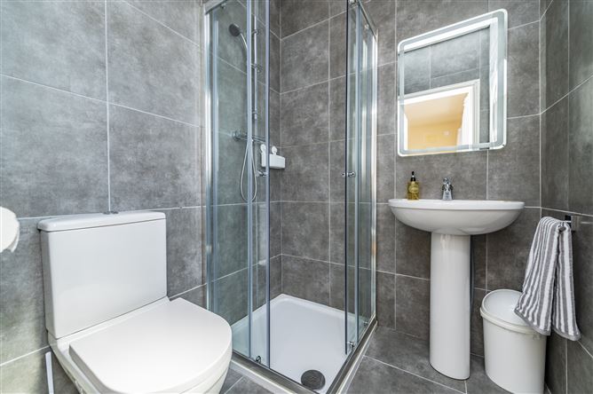 https://photos-a.propertyimages.ie/media/1/2/2/5003221/2b5263bb-1e75-4dfd-aa9f-b16e52139c39_l.jpg