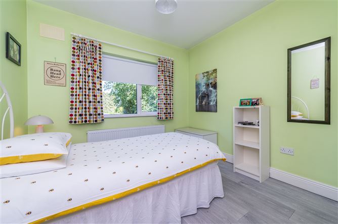 https://photos-a.propertyimages.ie/media/1/2/2/5003221/2b5263bb-1e75-4dfd-aa9f-b16e52139c39_l.jpg