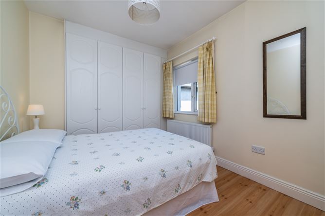 https://photos-a.propertyimages.ie/media/1/2/2/5003221/2b5263bb-1e75-4dfd-aa9f-b16e52139c39_l.jpg