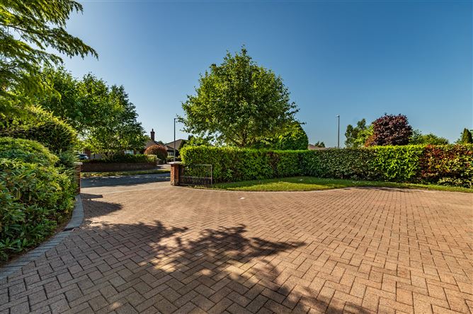 https://photos-a.propertyimages.ie/media/1/2/2/5003221/2b5263bb-1e75-4dfd-aa9f-b16e52139c39_l.jpg