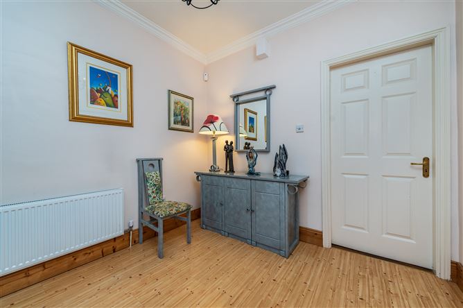 https://photos-a.propertyimages.ie/media/1/2/2/5003221/2b5263bb-1e75-4dfd-aa9f-b16e52139c39_l.jpg