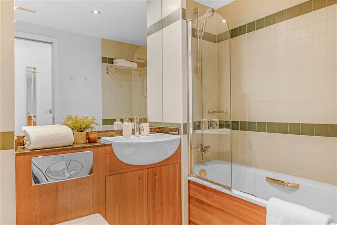 8 Hanover Riverside, Grand Canal Dock, Dublin 2