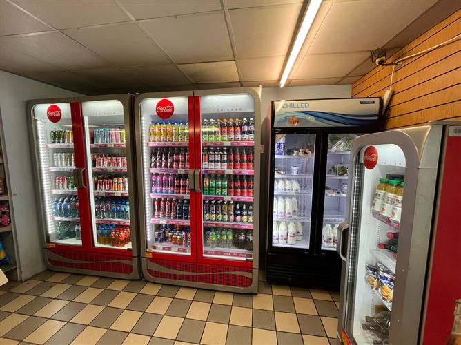 The Big Breakfast Roll and 2 Apartments Overhead, Blackpool, Cork