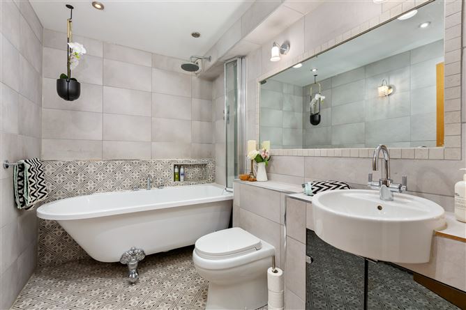 https://photos-a.propertyimages.ie/media/1/2/4/4998421/f8025d08-7f74-40a3-b687-79976fbac2d6_l.jpg