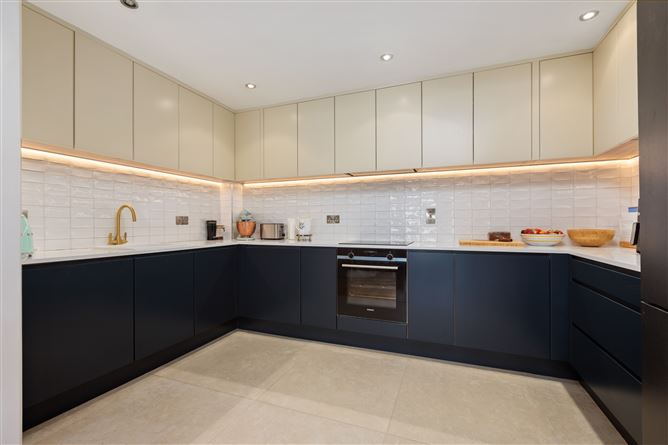 https://photos-a.propertyimages.ie/media/1/2/4/4998421/f8025d08-7f74-40a3-b687-79976fbac2d6_l.jpg