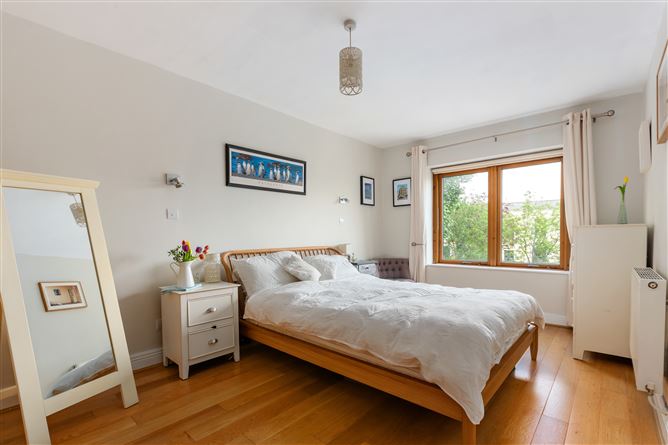https://photos-a.propertyimages.ie/media/1/2/4/4998421/f8025d08-7f74-40a3-b687-79976fbac2d6_l.jpg