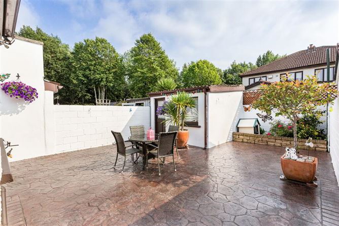 7 Woodville Grove, Lucan, Dublin