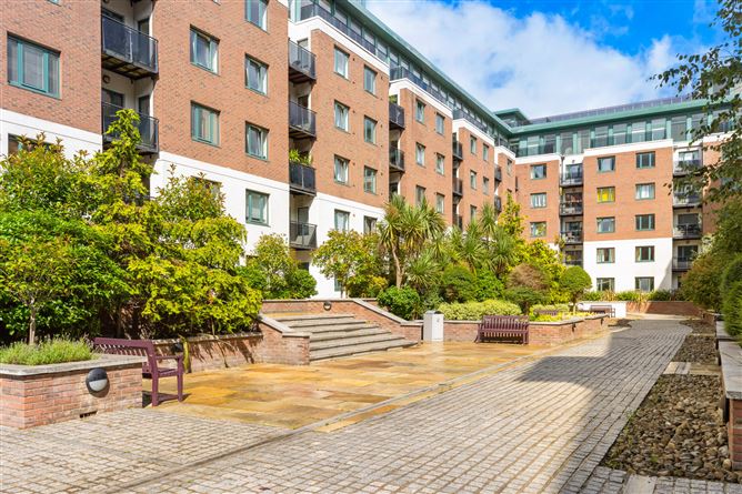 127 Adelaide Square, Whitefriar Street, Dublin 8